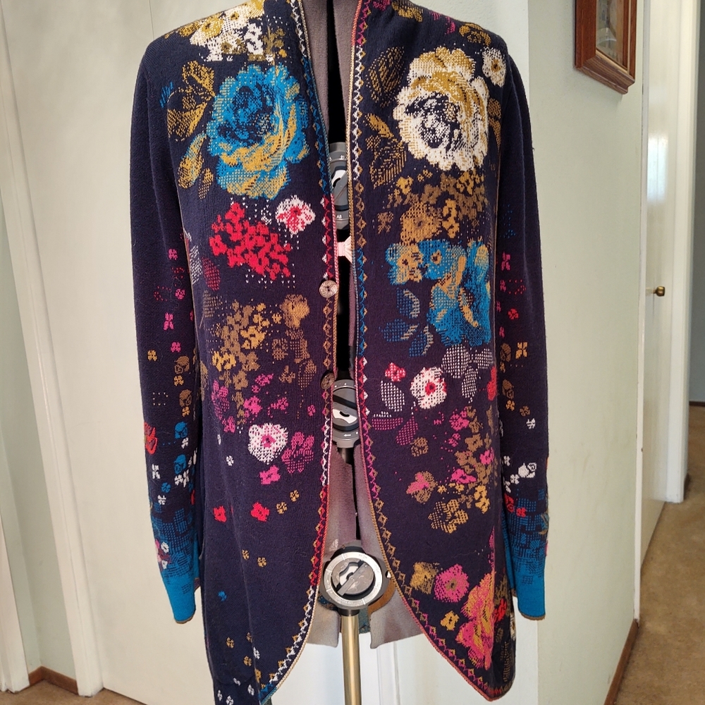 Beautiful women's Ivko wool cardigan